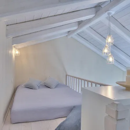 Rhodian Gaea Theológosz